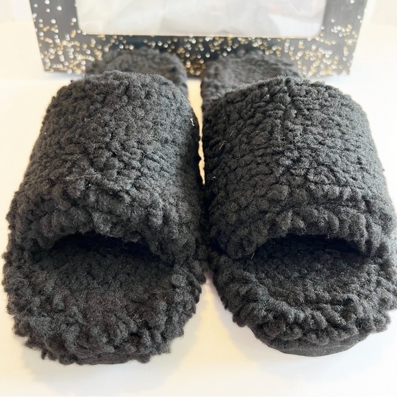Fuzzy Black Slide Slippers size 10 - Picture 1 of 6